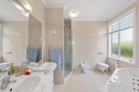 Photo of property in 104 Kitchener Road, Milford, Auckland, 0620