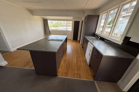 Photo of property in 76 Wharf Road, Te Atatu Peninsula, Auckland, 0610