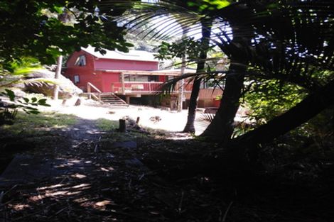 Photo of property in 53 Rayner Road, Piha, New Lynn, 0772