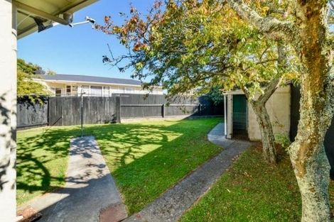 Photo of property in 2a Lowestoft Place, West End, Palmerston North, 4412