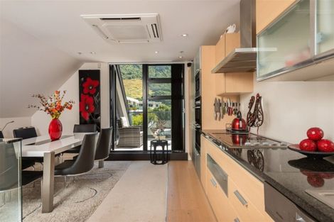 Photo of property in 2/6 Marine Parade, Mount Maunganui, 3116