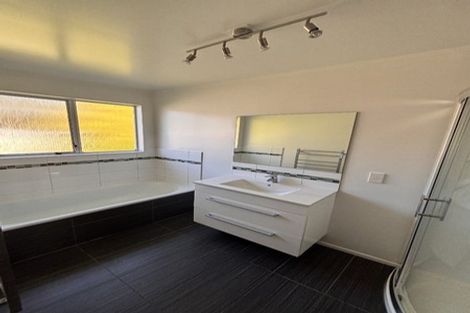 Photo of property in 23b Colchester Crescent, Newlands, Wellington, 6037