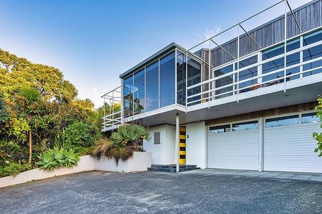 Photo of property in 28 Chelverton Terrace, Red Beach, 0932