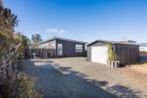 Photo of property in 69 Nash Parade, Foxton Beach, Foxton, 4815