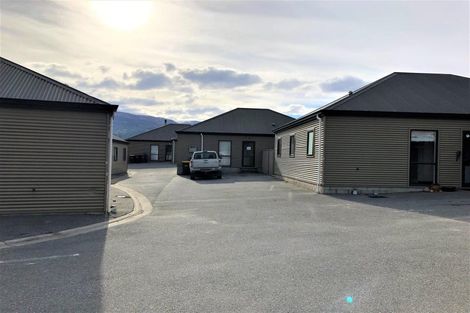 Photo of property in 8e Mckellar Court, Cromwell, 9310