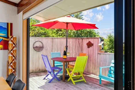 Photo of property in 14 Hughes Street, Waikanae Beach, Waikanae, 5036