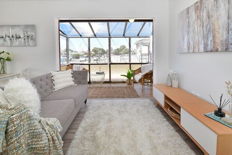 Photo of property in 1/70 Florence Avenue, Orewa, 0931