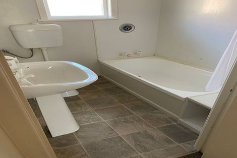 Photo of property in 1/10 Ocean View Road, Northcote, Auckland, 0627