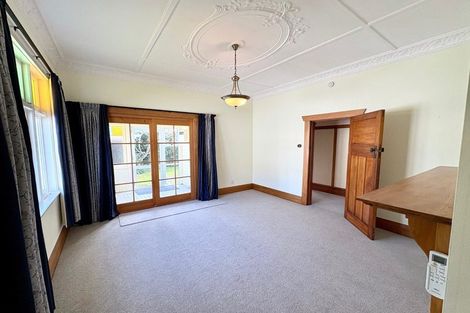 Photo of property in 23 Paynters Avenue, Strandon, New Plymouth, 4312