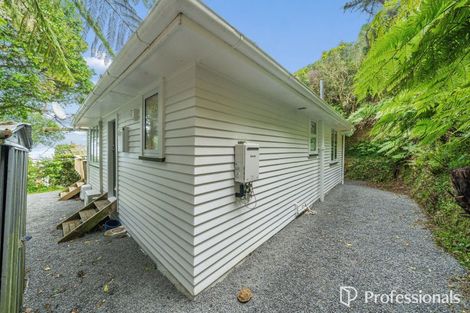 Photo of property in 77 Maungaraki Road, Korokoro, Lower Hutt, 5012