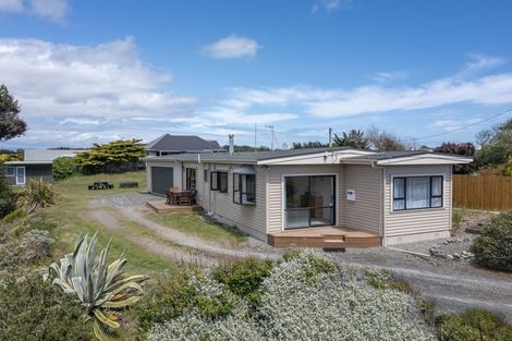 Photo of property in 28 Dewe Terrace, Foxton Beach, Foxton, 4815