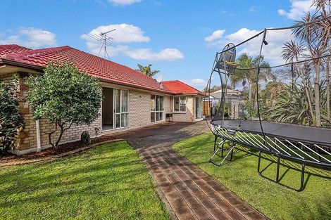 Photo of property in 16 Semillon Avenue, Henderson, Auckland, 0612