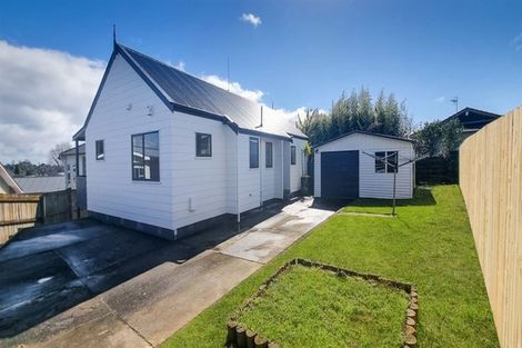 Photo of property in 70 Hutchinsons Road, Bucklands Beach, Auckland, 2014