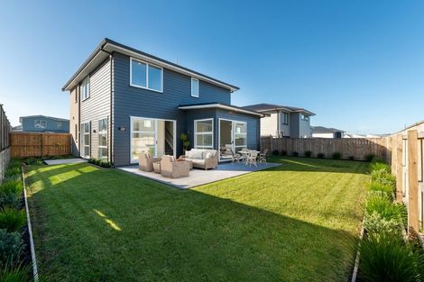 Photo of property in 11 Owen Chapman Drive, Red Beach, 0932