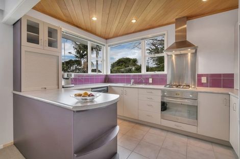 Photo of property in 1/16 Coronation Road, Glenfield, Auckland, 0627