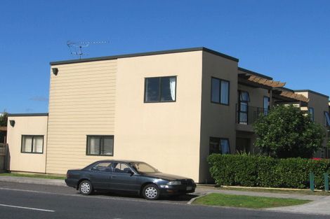 Photo of property in 8/17 Harbour View Road, Te Atatu Peninsula, Auckland, 0610