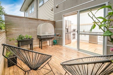 Photo of property in 2/123 The Parade, Island Bay, Wellington, 6023