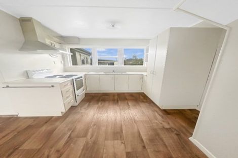 Photo of property in 26-32 Devon Crescent, Bulls, 4818