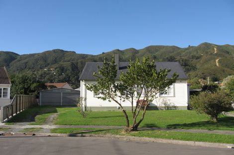 Photo of property in 7 Sinclair Grove, Naenae, Lower Hutt, 5011