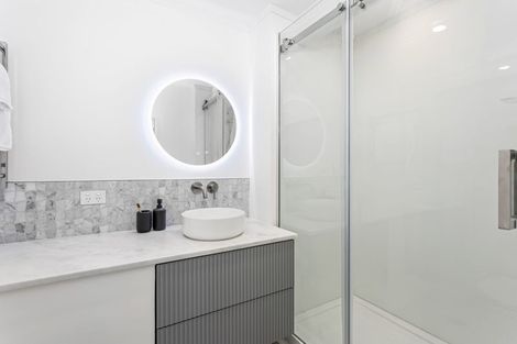 Photo of property in 2/88 Arran Road, Browns Bay, Auckland, 0630