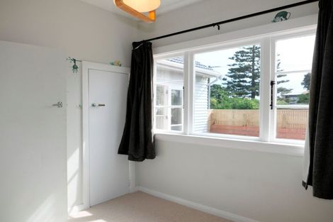 Photo of property in 132 Wellington Road, Paekakariki, 5034
