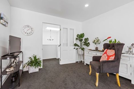 Photo of property in 3b Kawaroa Close, New Plymouth, 4310