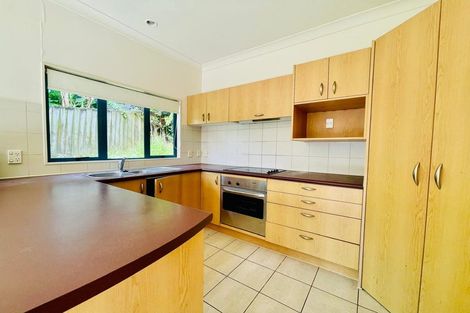 Photo of property in 1/5 Carole Crescent, Pakuranga, Auckland, 2010