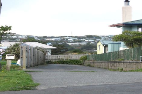 Photo of property in 22 Ruskin Road, Newlands, Wellington, 6037
