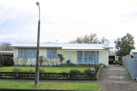 Photo of property in 4 Mokau Place, Terrace End, Palmerston North, 4410