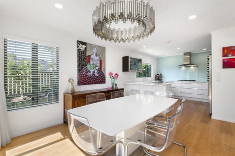 Photo of property in 2/13 Montgomery Avenue, Rothesay Bay, Auckland, 0630