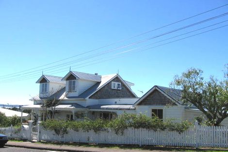 Photo of property in 2 Fowey Avenue, Te Atatu South, Auckland, 0610