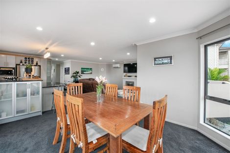 Photo of property in 86 San Valentino Drive, Henderson, Auckland, 0612