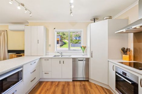 Photo of property in 16 Matuhi Street, Waikanae, 5036