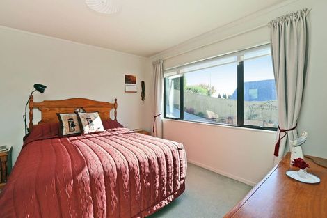 Photo of property in 13 Busby Hill, Havelock North, 4130