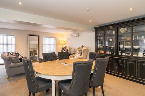 Photo of property in 2/2 Manor Place, Dunedin Central, Dunedin, 9016