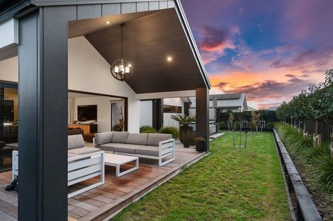 Photo of property in 8 Mccahon Drive, Rangiora, 7400