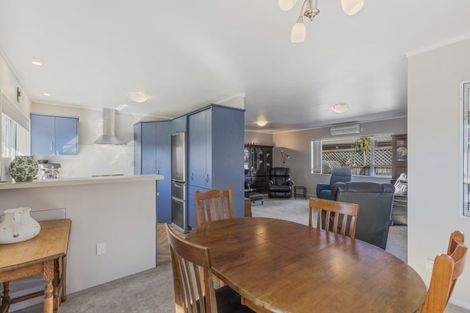 Photo of property in 3 Sandel Rise, Merrilands, New Plymouth, 4312