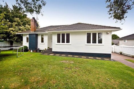 Photo of property in 6 Grainger Road, Te Atatu South, Auckland, 0610