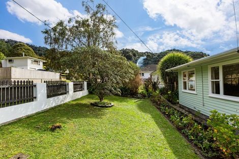Photo of property in 7 Reid Road, Wainuiomata, Lower Hutt, 5014
