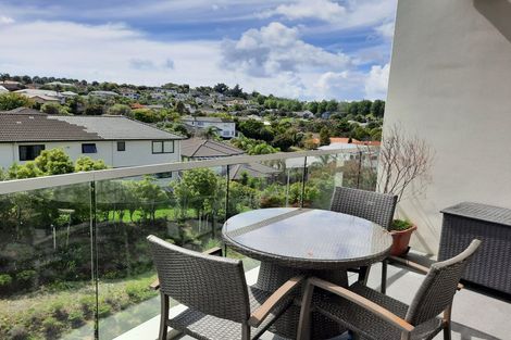 Photo of property in Apollo Apartments, 201/46 Rosedale Road, Rosedale, Auckland, 0632