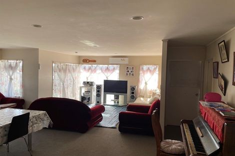 Photo of property in 7 Novak Place, Mangere, Auckland, 2022