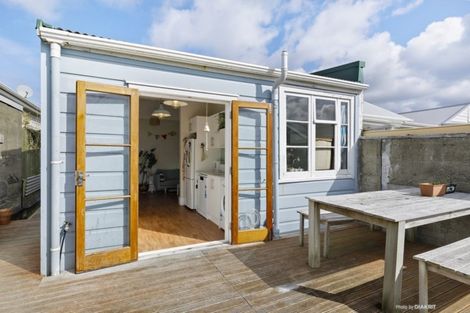 Photo of property in 5 Glendavar Street, Berhampore, Wellington, 6023