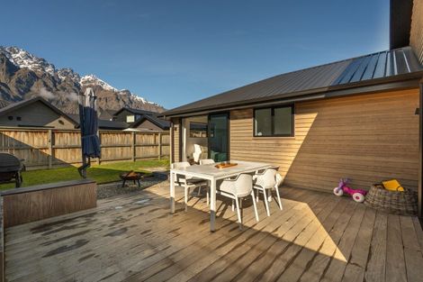Photo of property in 39 Drysdale Road, Jacks Point, 9371