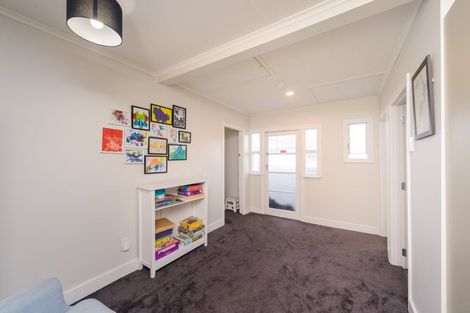 Photo of property in 118 Pahiatua Street, Hokowhitu, Palmerston North, 4410