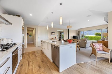 Photo of property in 5 Centre Crescent, Wanaka, 9305