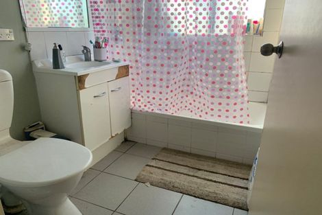 Photo of property in 6/4 John Jennings Drive, Oteha, Auckland, 0632