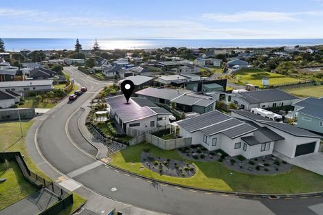 Photo of property in 14 Seagrass Place, Otaki Beach, Otaki, 5512