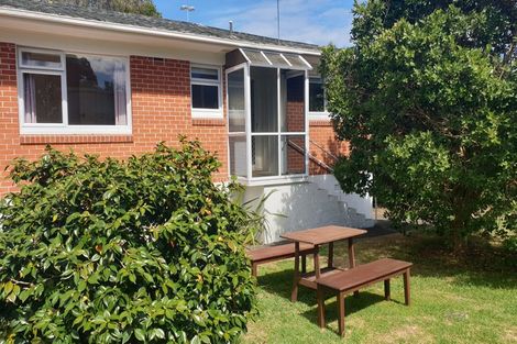 Photo of property in 1/19 Pupuke Road, Takapuna, Auckland, 0622