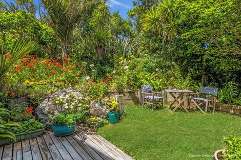 Photo of property in 117 Seaview Road, Piha, New Lynn, 0772