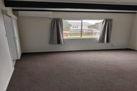 Photo of property in 112 Akaroa Drive, Maupuia, Wellington, 6022